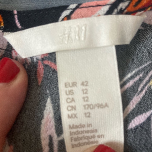 Floral blouse - Picture 2 of 5